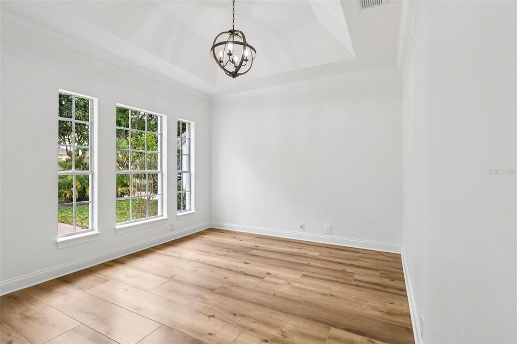 Image 9 of property listing at 11455 CLAYMONT CIR, Windermere, FL 34786