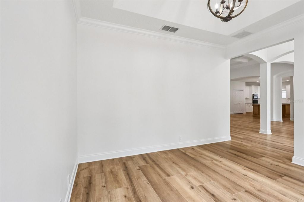 Image 10 of property listing at 11455 CLAYMONT CIR, Windermere, FL 34786