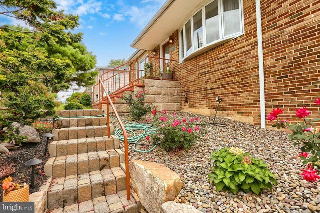 2505 LINGLESTOWN RD, Harrisburg, PA 17110