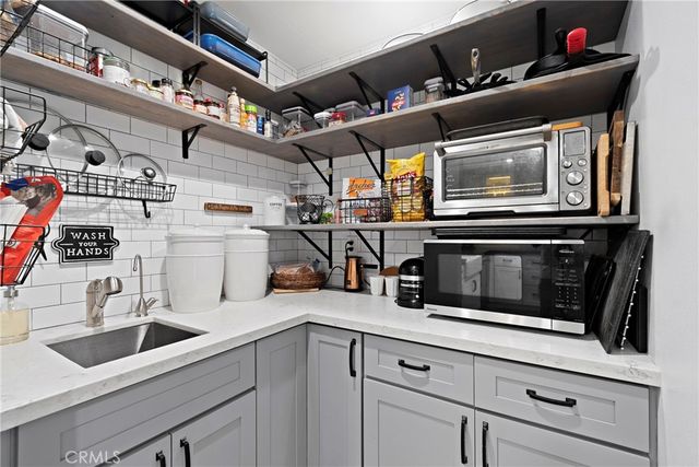 15551 Aulnay Lane, Huntington Beach, CA 92647