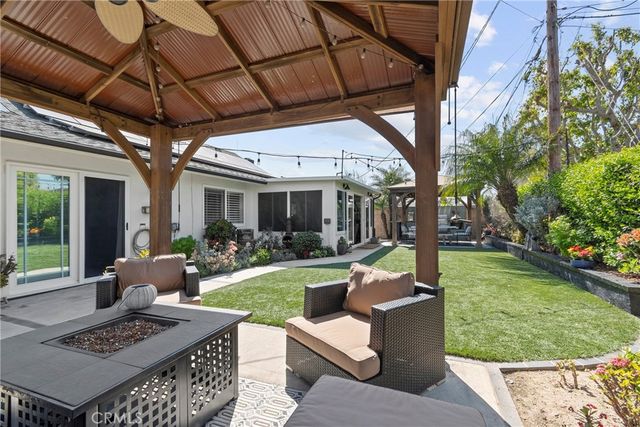 15551 Aulnay Lane, Huntington Beach, CA 92647