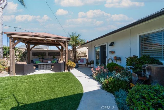 15551 Aulnay Lane, Huntington Beach, CA 92647