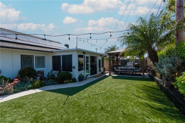 15551 Aulnay Lane, Huntington Beach, CA 92647