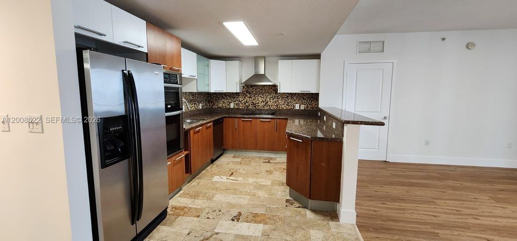 170 SE 14th St 1408, Miami, FL 33131