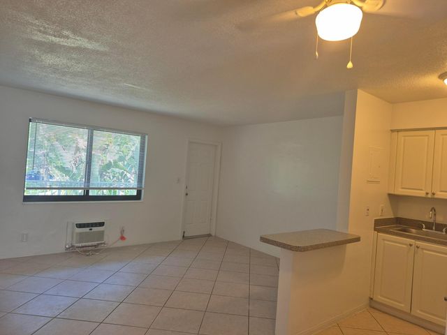1960 NE 48 Street 9, Pompano Beach, FL 33064