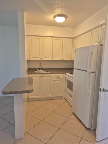 1960 NE 48 Street 9, Pompano Beach, FL 33064