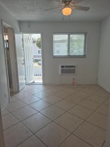 1960 NE 48 Street 9, Pompano Beach, FL 33064