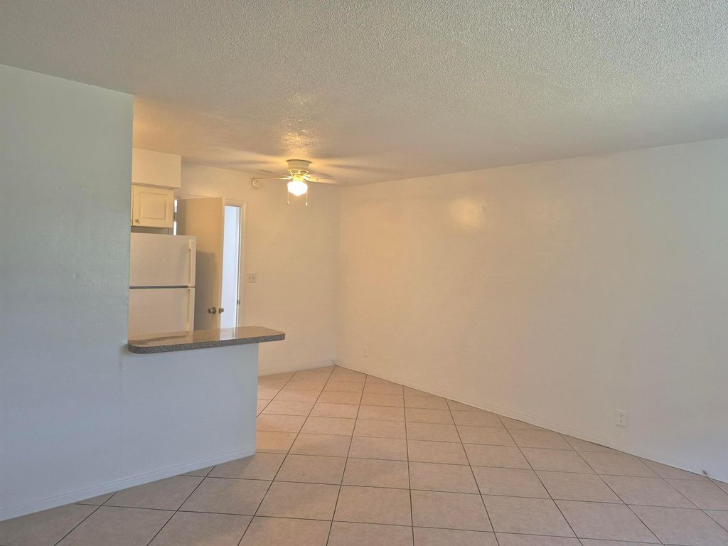 1960 NE 48 Street 9, Pompano Beach, FL 33064