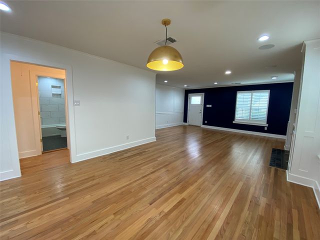 1223 E Waco Avenue, Dallas, TX 75216