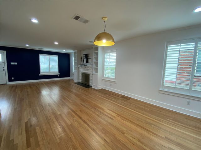 1223 E Waco Avenue, Dallas, TX 75216