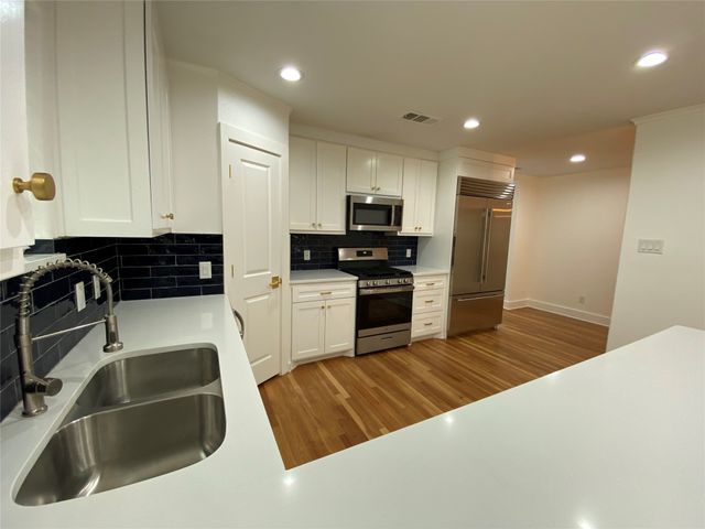 1223 E Waco Avenue, Dallas, TX 75216