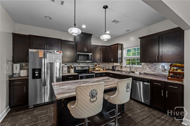 208 Maggie Lane, Allenhurst, GA 31301