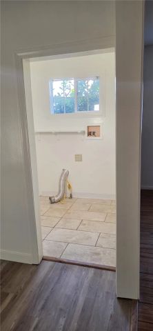 19204 Vanowen, Reseda, CA 91335