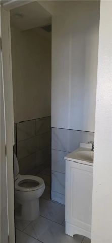 19204 Vanowen, Reseda, CA 91335