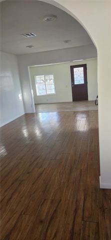 19204 Vanowen, Reseda, CA 91335