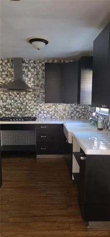 19204 Vanowen, Reseda, CA 91335
