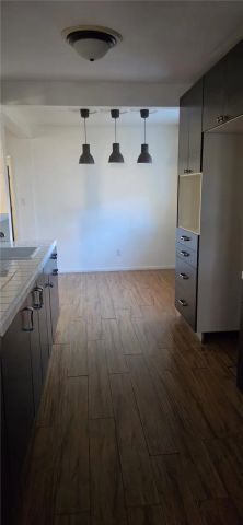 19204 Vanowen, Reseda, CA 91335