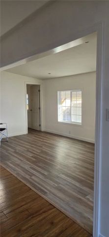 19204 Vanowen, Reseda, CA 91335