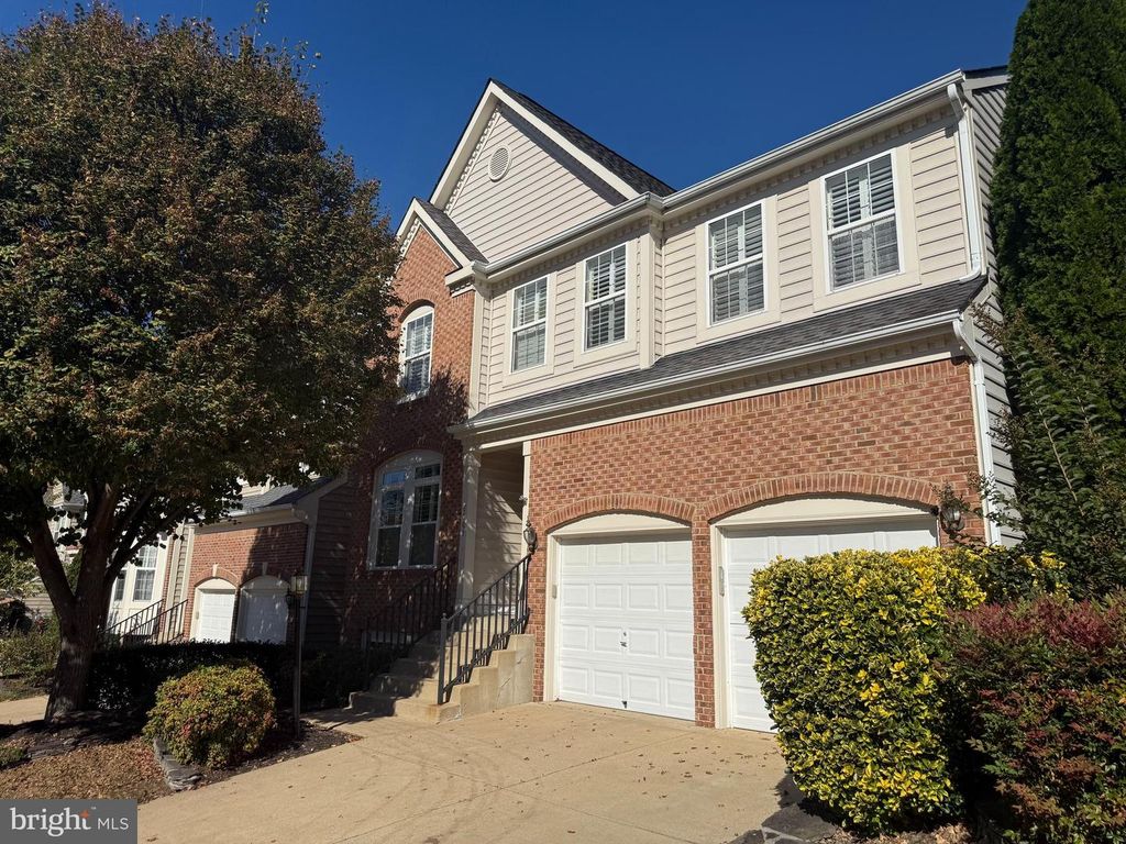 8909 ROBERT LUNDY PL, Lorton, VA 22079