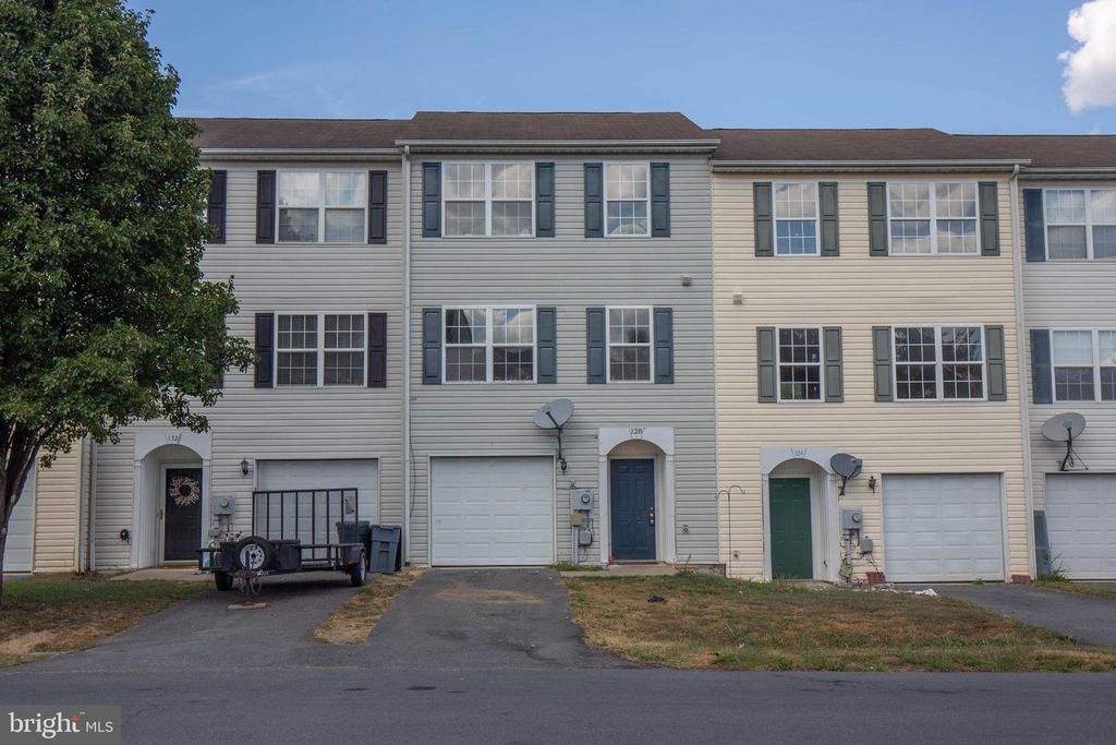 128 PONY CIR, Martinsburg, WV 25405