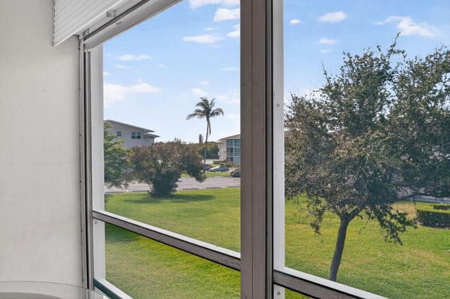 600 Horizon W 207, Boynton Beach, FL 33435
