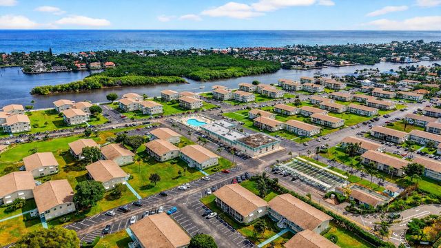 600 Horizon W 207, Boynton Beach, FL 33435