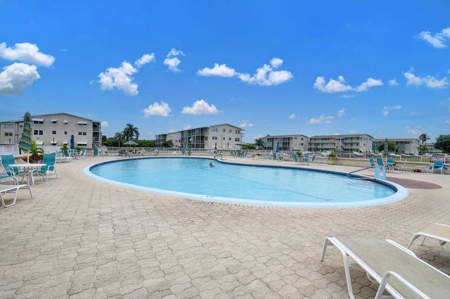 600 Horizon W 207, Boynton Beach, FL 33435