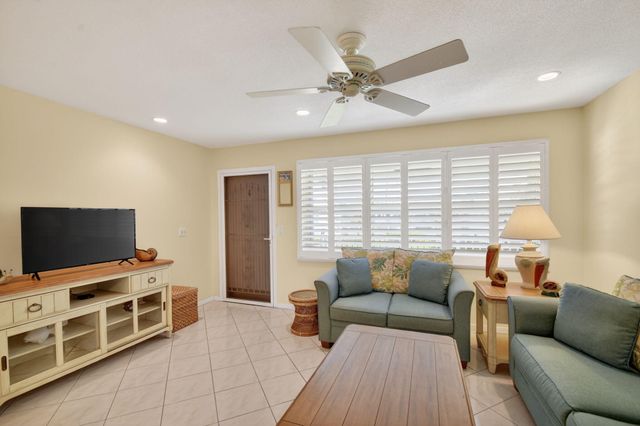 600 Horizon W 207, Boynton Beach, FL 33435