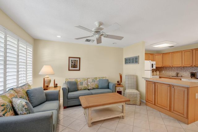 600 Horizon W 207, Boynton Beach, FL 33435