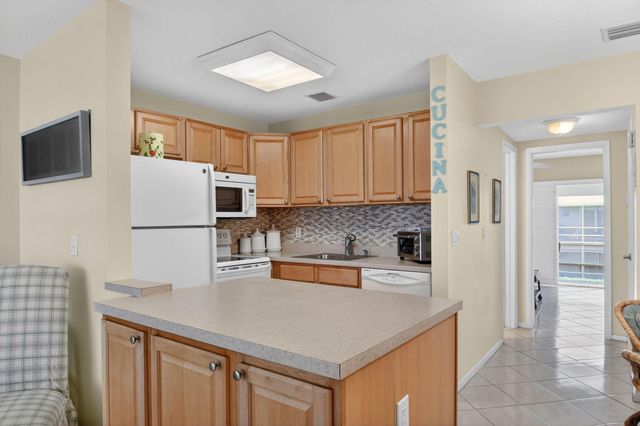 600 Horizon W 207, Boynton Beach, FL 33435