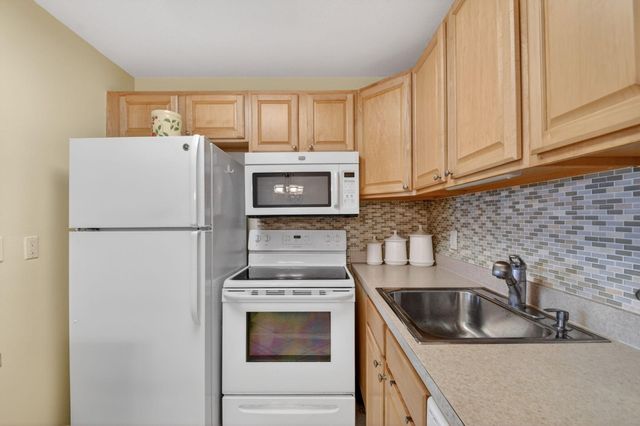 600 Horizon W 207, Boynton Beach, FL 33435