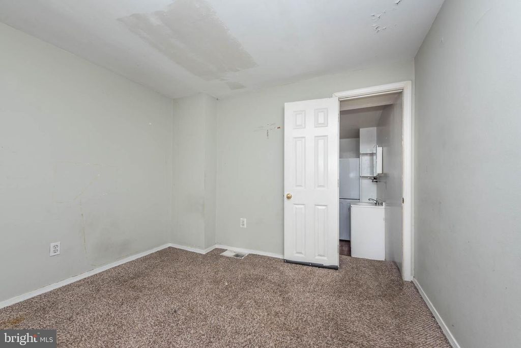 Image 10 of property listing at 108 W HEATH ST, Baltimore, MD 21230