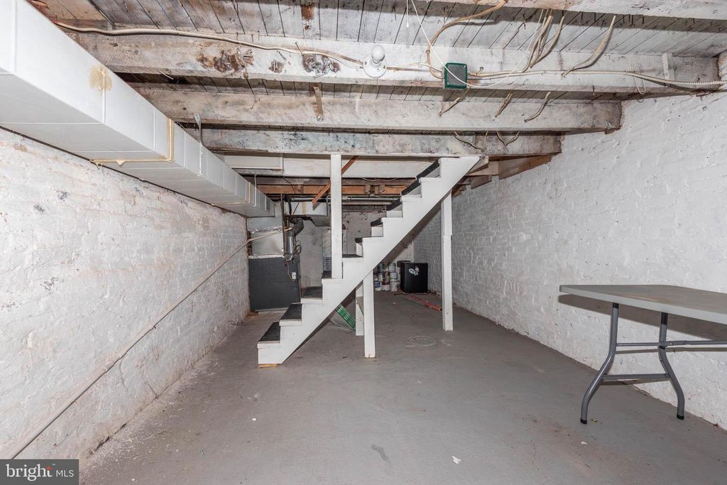 Image 14 of property listing at 108 W HEATH ST, Baltimore, MD 21230