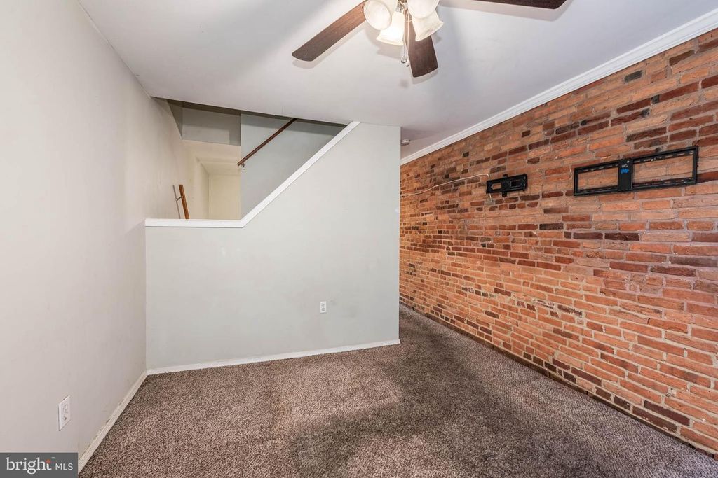 Image 3 of property listing at 108 W HEATH ST, Baltimore, MD 21230
