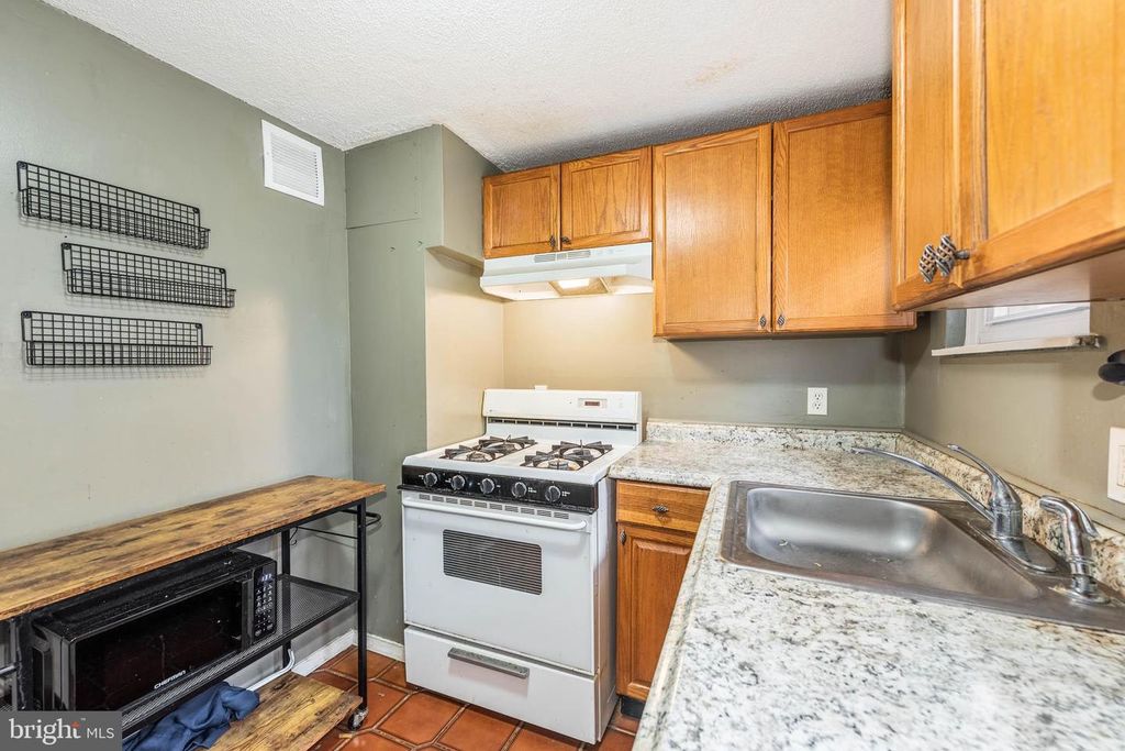 Image 6 of property listing at 108 W HEATH ST, Baltimore, MD 21230