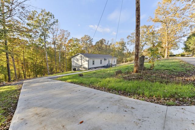 1084 Ben Collier Rd, Charlotte, TN 37036