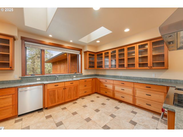 509 JASMINE Way, Roseburg, OR 97471