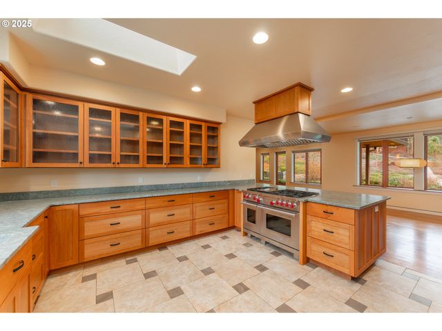 509 JASMINE Way, Roseburg, OR 97471