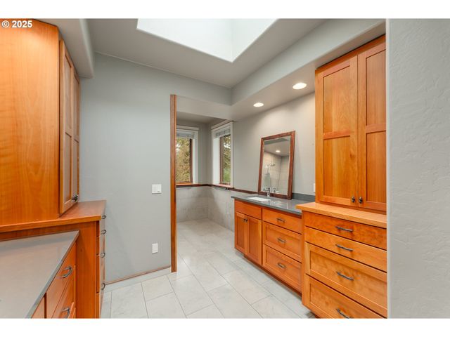 509 JASMINE Way, Roseburg, OR 97471