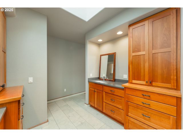 509 JASMINE Way, Roseburg, OR 97471