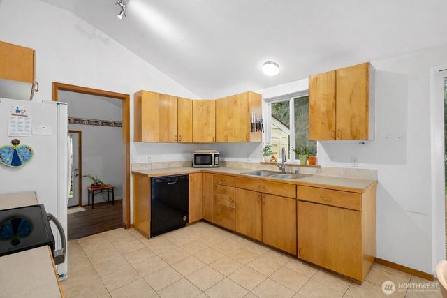 39017 Sherlind Drive NE, Hansville, WA 98340