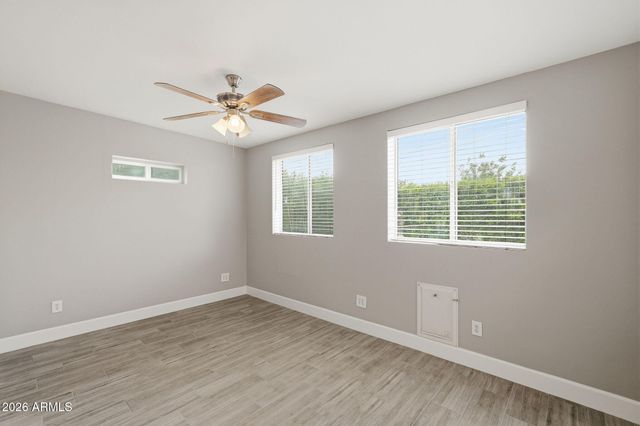 1046 E CLARENDON Avenue, Phoenix, AZ 85014