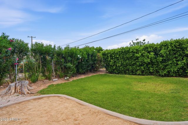 1046 E CLARENDON Avenue, Phoenix, AZ 85014