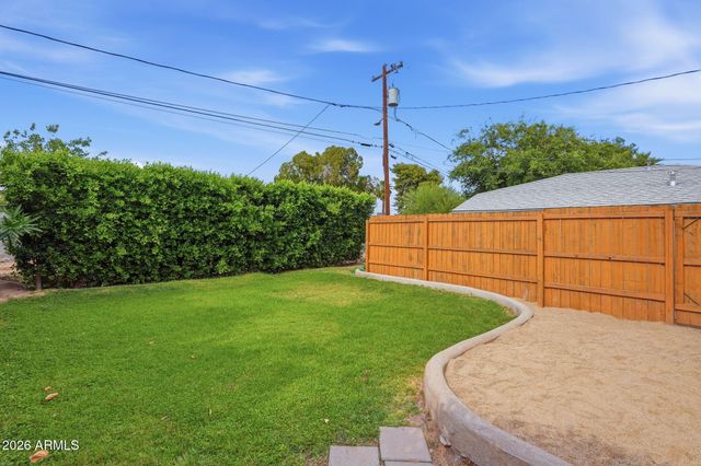 1046 E CLARENDON Avenue, Phoenix, AZ 85014