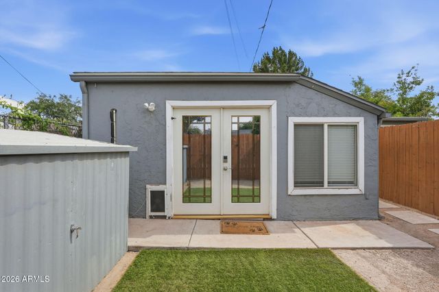 1046 E CLARENDON Avenue, Phoenix, AZ 85014