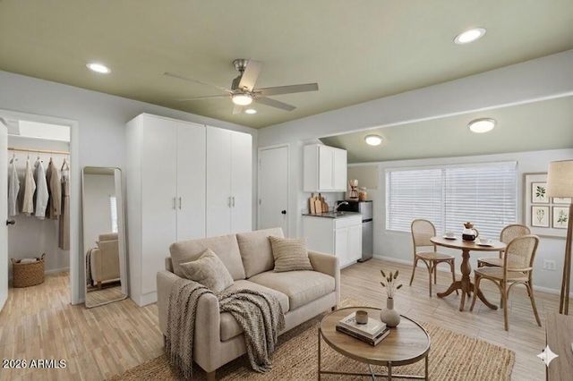 1046 E CLARENDON Avenue, Phoenix, AZ 85014