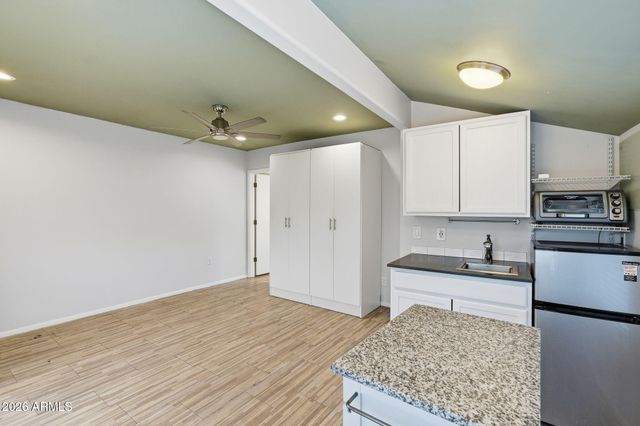1046 E CLARENDON Avenue, Phoenix, AZ 85014