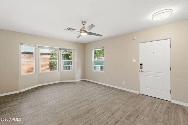 1046 E CLARENDON Avenue, Phoenix, AZ 85014