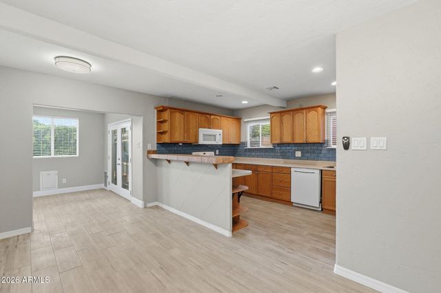 1046 E CLARENDON Avenue, Phoenix, AZ 85014