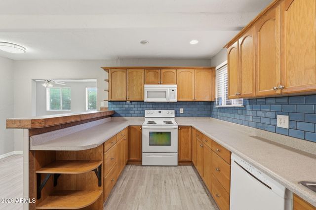 1046 E CLARENDON Avenue, Phoenix, AZ 85014